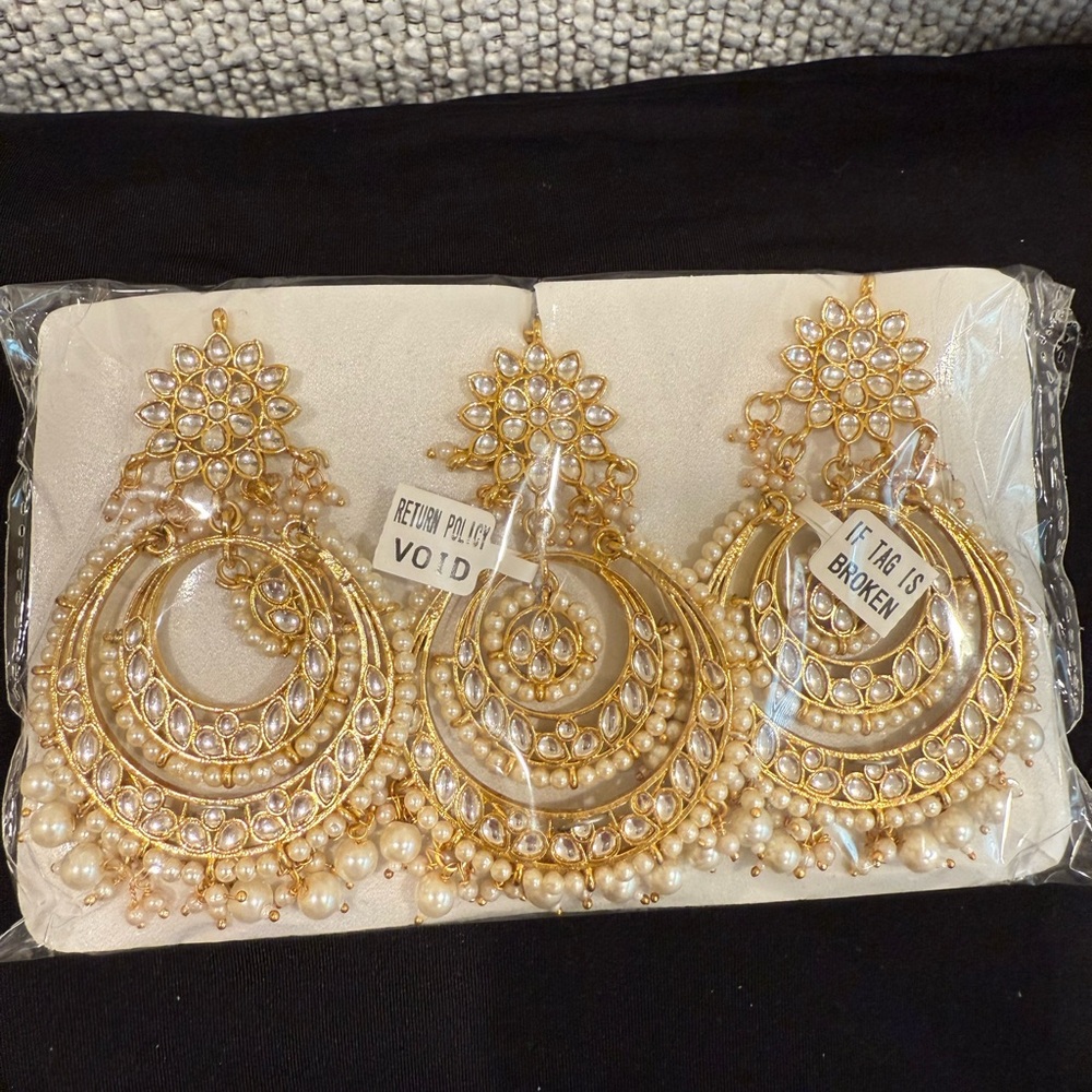 Elegant Gold and Pearl Drop Earrings